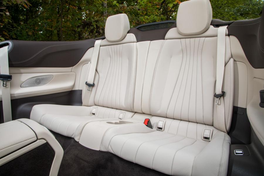 Интерьер Mercedes-Benz E400 4Matic AMG Line Cabriolet (A238) 2017 года  (NA) (фото 1 из 42)